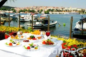 Haliç Sosyal Tesisleri’nde Ne Yenir? Popüler Yemekler ve Fiyatları