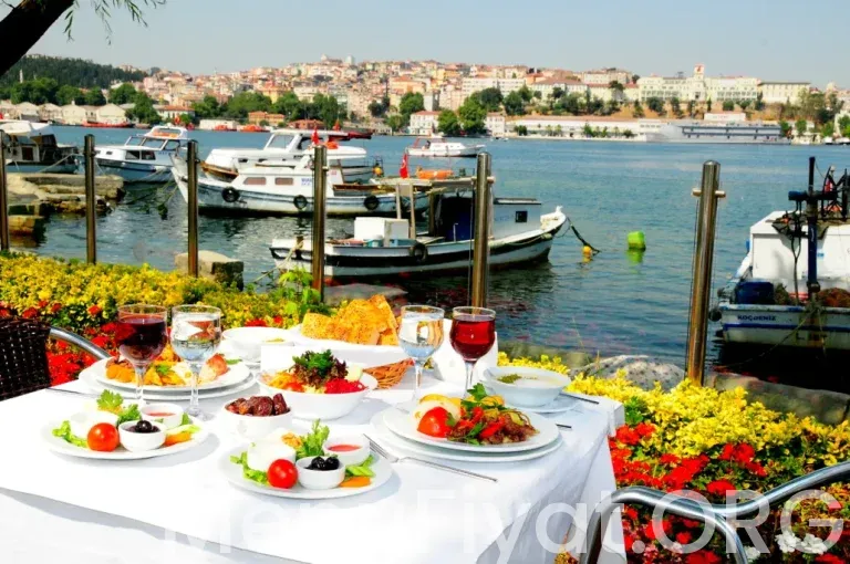 Haliç Sosyal Tesisleri’nde Ne Yenir? Popüler Yemekler ve Fiyatları