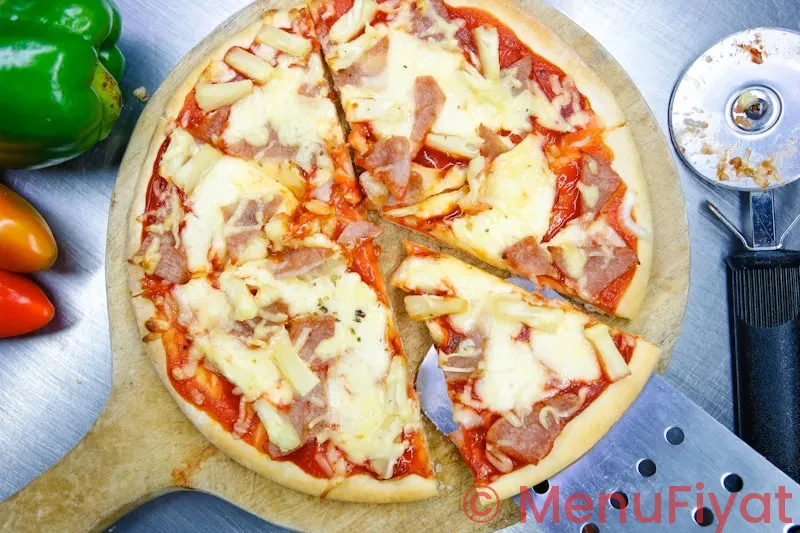 pizza lazza margarita pizza